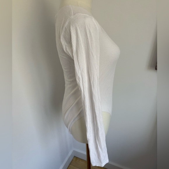 Forever 21 White Fitted Bodysuit - Picture 2 of 5